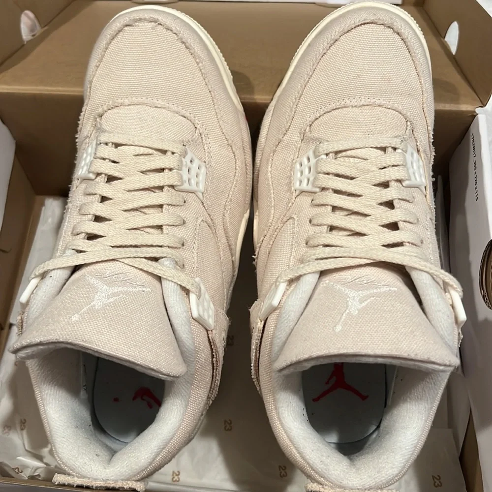 FINAL SALE: Woman’s Air Jordan 4 “Blank Canvas” - Picture 6 of 11